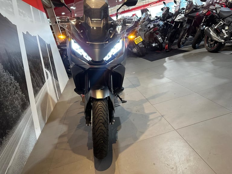 Honda NT 1100 DCT 2025 with 1644 miles + Panniers 