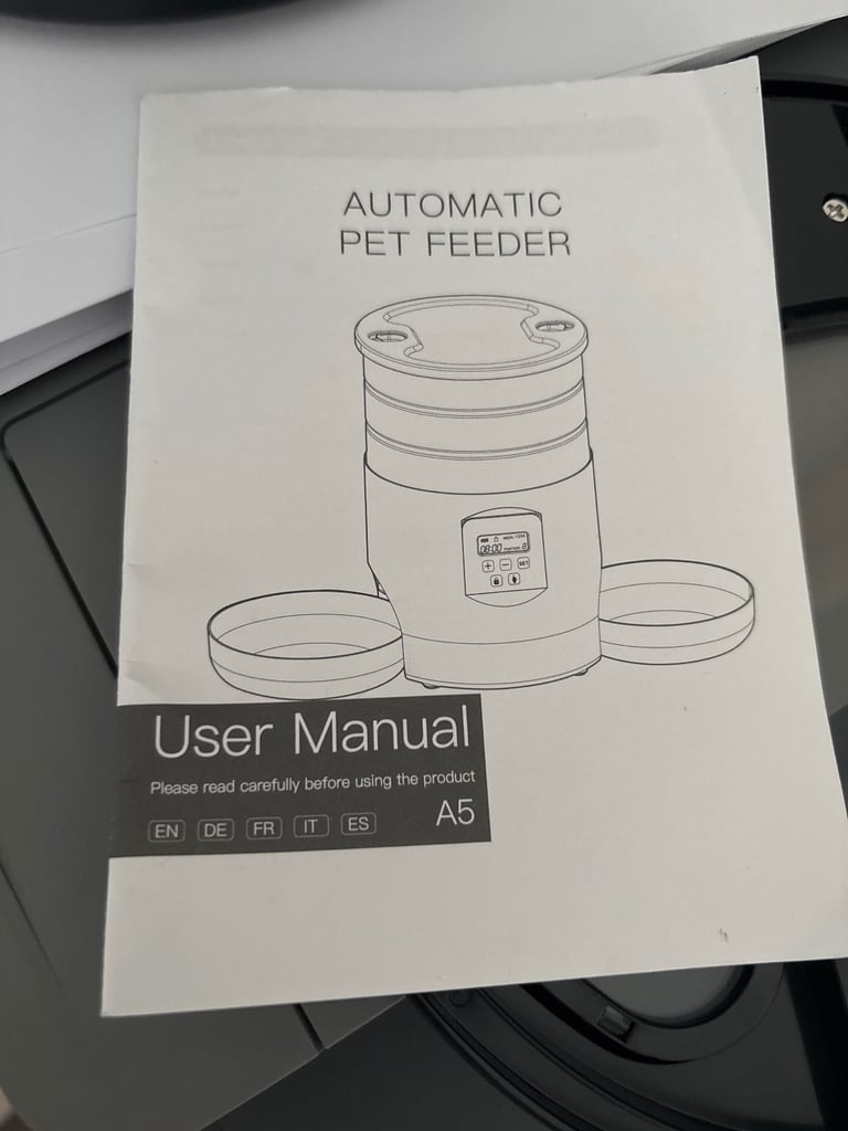 Automatic Pet Feeder for 2 cats  — Brand New