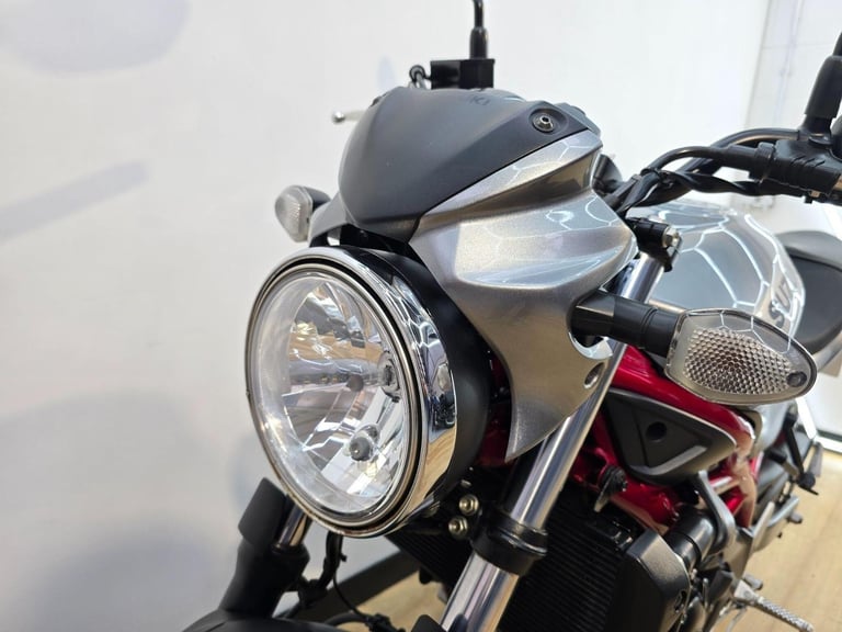 Suzuki SV650 Silver 2020 - ABS, Full Digital Display, Low Mileage