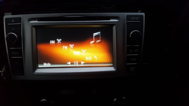 TOYOTA Auris/Yaris 2014-15 Radio/CD/GPS SYSTEM in full working order using buttons