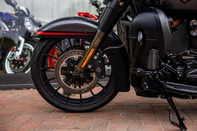Harley-Davidson CVO SPORTGLIDE ! PANNIERS ! STUNNING