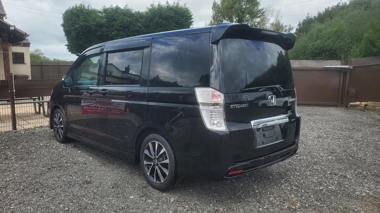 Honda stepwagon spada 2.0 automatic 8 seater fresh japanese import 46k 2010