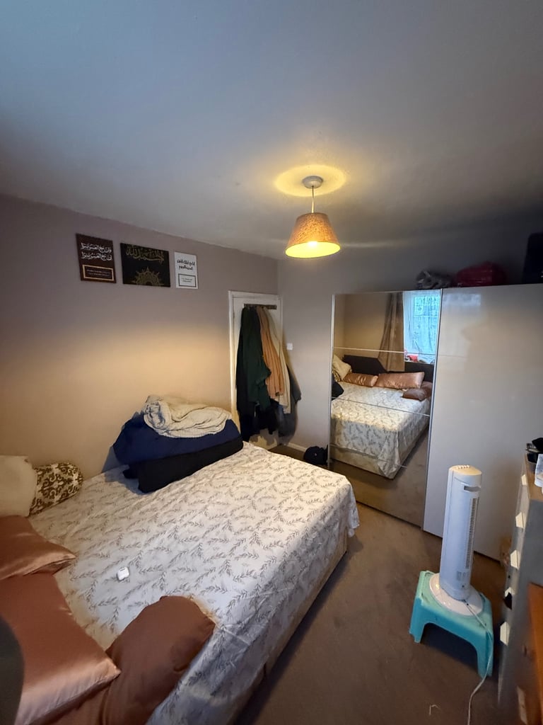 Room to rent with living room 