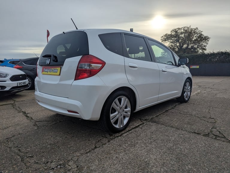 HONDA JAZZ 1.4 PETROL LOVELY CONDITION FULL SERVICE HISTORY SUPER RELIBALE