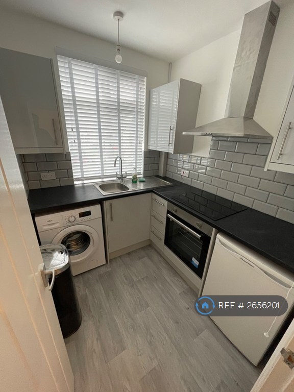 1 bedroom flat in Roland Avenue, Coventry, CV6 (1 bed) (#2656201)