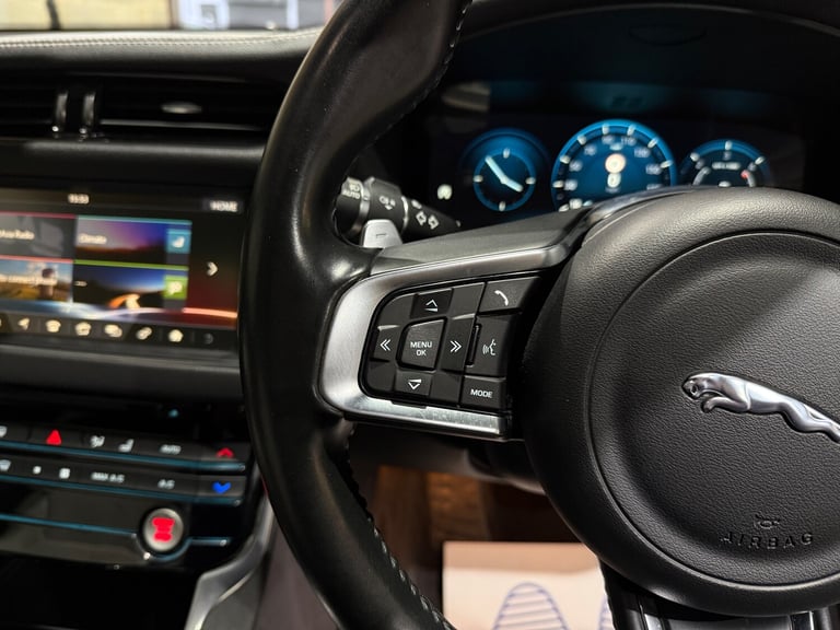 2017 Jaguar XF 2.0d R-Sport Saloon 4dr Diesel Auto AWD Euro 6 (s/s) (240 ps)