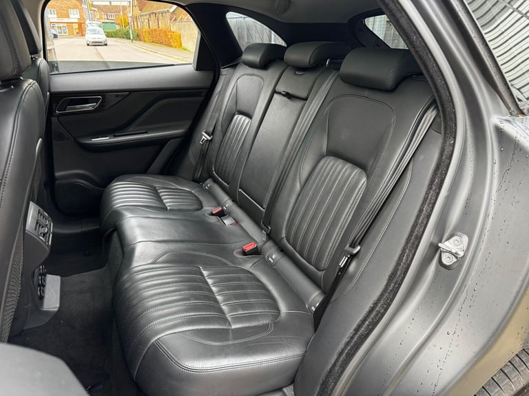 2017 Jaguar F-Pace 2.0d Portfolio 5dr Auto AWD ESTATE DIESEL Automatic