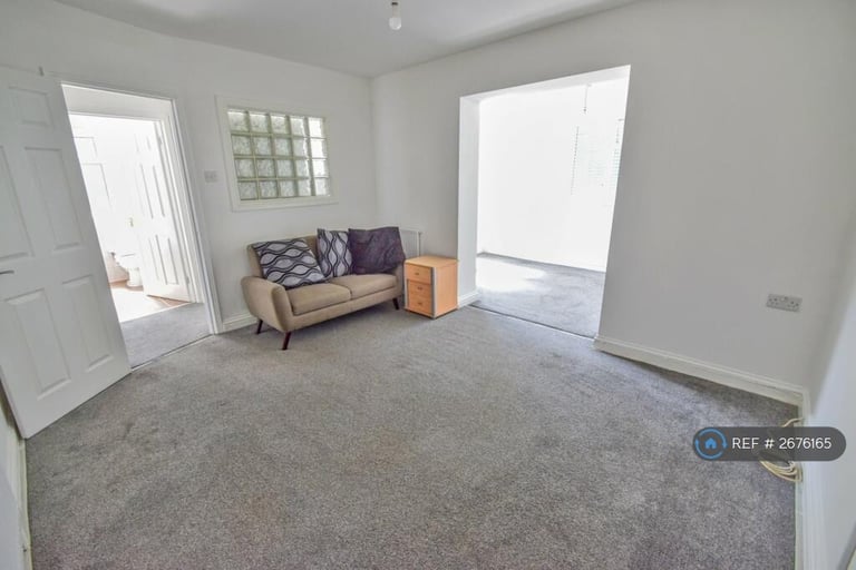 3 bedroom house in Thomas Street, Rochester, ME1 (3 bed) (#2676165)