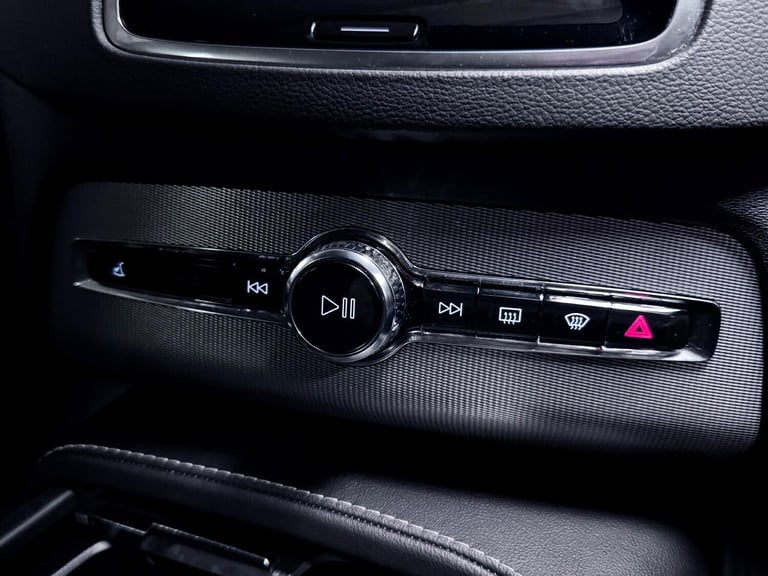 2022 Volvo XC90 2.0h T8 Recharge 18.8kWh R-Design SUV 5dr Petrol Plug-in Hybrid Auto 4WD Eu ESTAT...