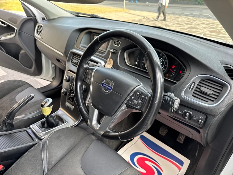 2015 VOLVO V40 SE 1.6 D2 DIESEL 6 SPEED MANUAL WHITE 5dr HATCHBACK 