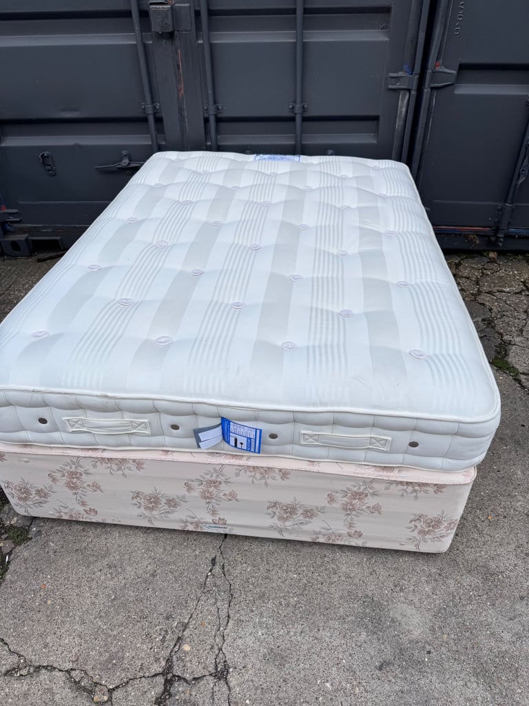 Hyponus Doube Bed and Mattress 