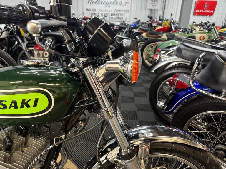 Allen Millyard Build – 1977 KAWASAKI KH550 four, classic two stoke, outstanding