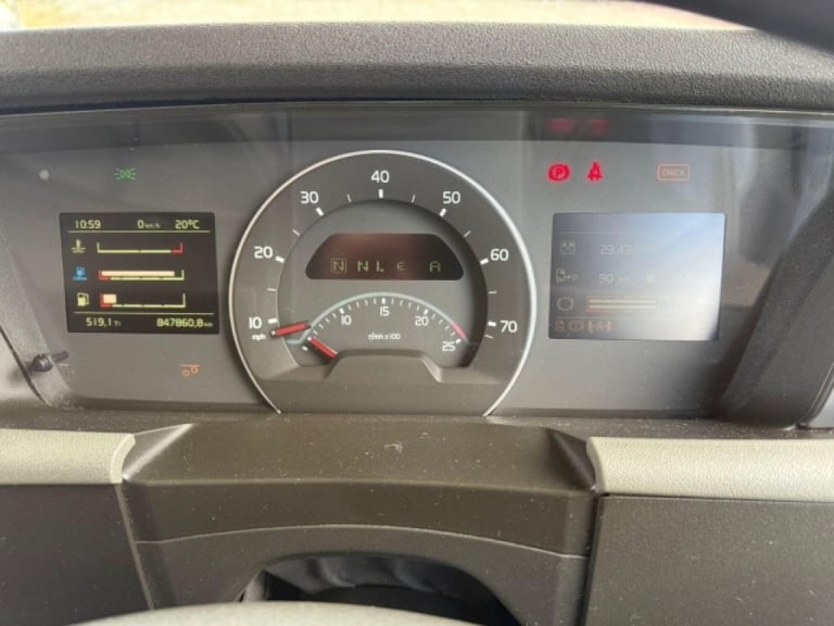 VOLVO FH 460 6x2 MID LIFT SLEEPER CAB TRACTOR UNIT