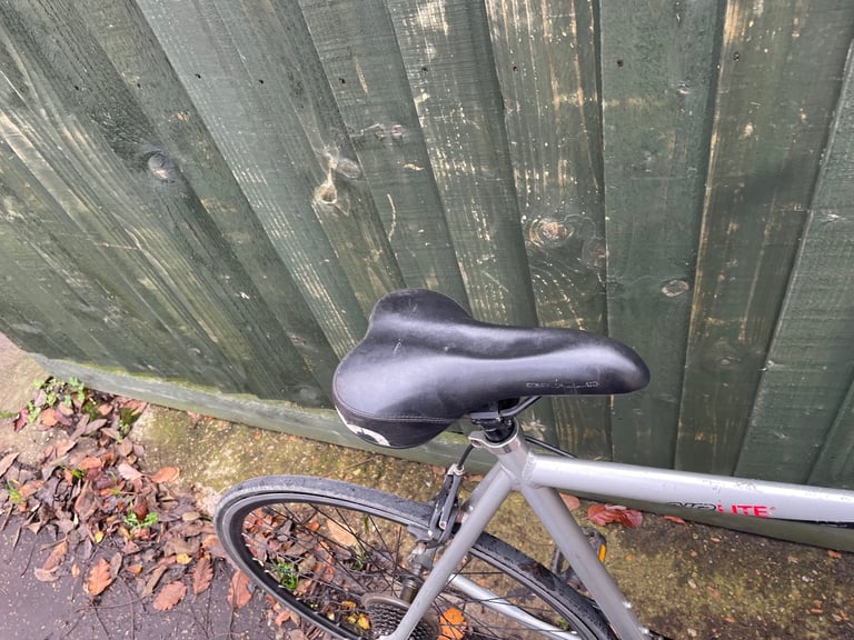 Raleigh mens mountain hybrid bike 