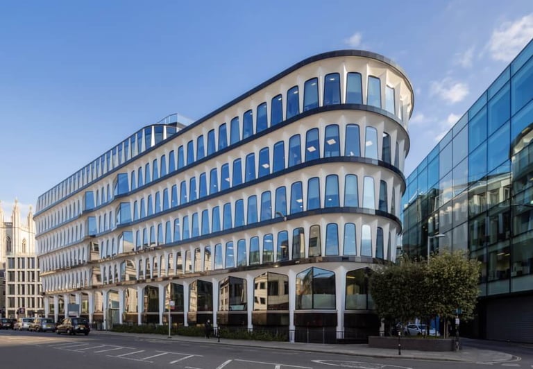 Furnished offices to rent in *Cannon Street*. Office Spaces for 35 to 60 desks EC4
