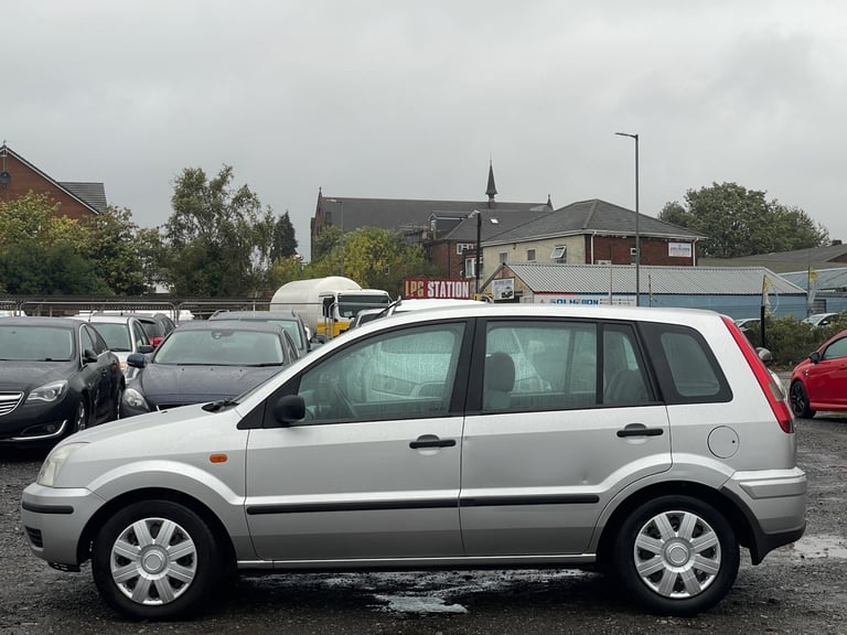 FORD FUSION 1.4L 5 DOOR + IDEAL FIRST CAR + CHEAP TO INSURE &amp; LOW ROAD TAX * 
