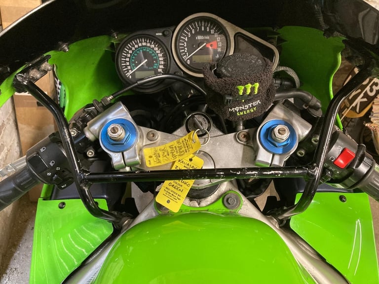 1998 Kawasaki ZX9R C1 NINJA (CLASSIC MOTORCYCLE) A VERY HONEST ORIGINAL BIKE !!