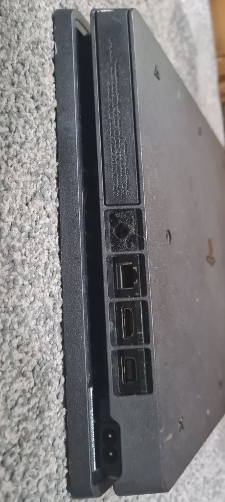 PS4 Slim 500GB - 1 Controller + Cables