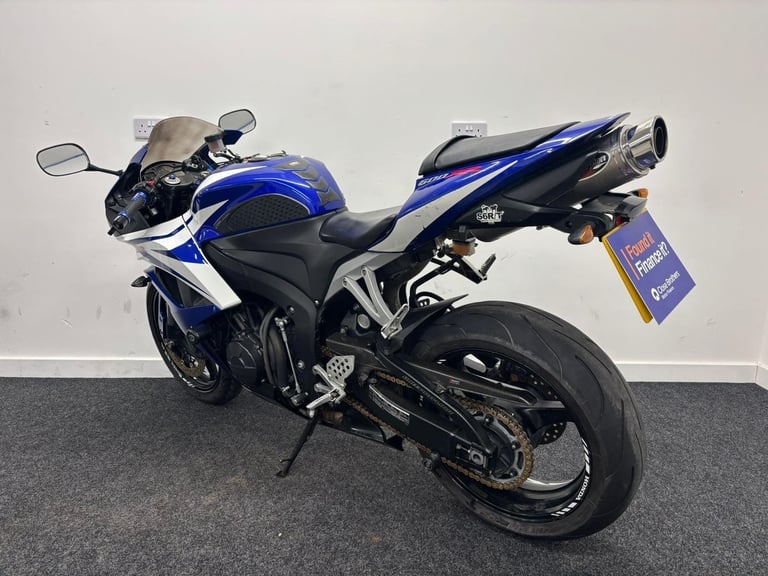 HONDA CBR600RR ** SCORPION EXHAUST - 12 MONTHS MOT - AKRA CHAIN GUARD **