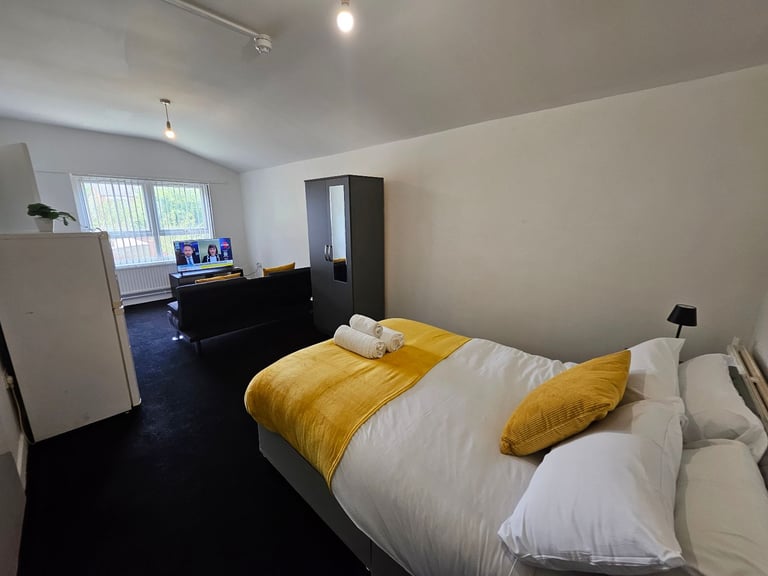 Studio Flat | Kitchen, Parking, Washer