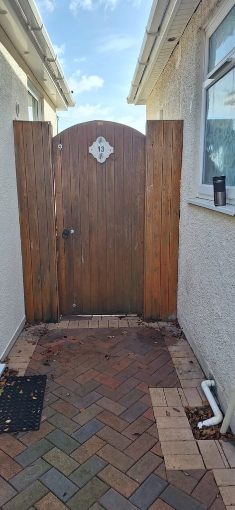 image for Wooden side gate 2000mm h x 920mm w