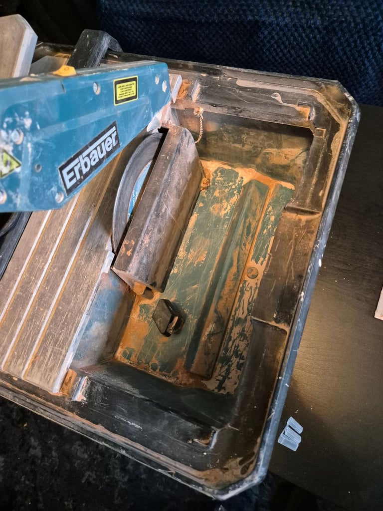 Erbauer electric wet tile cutter 