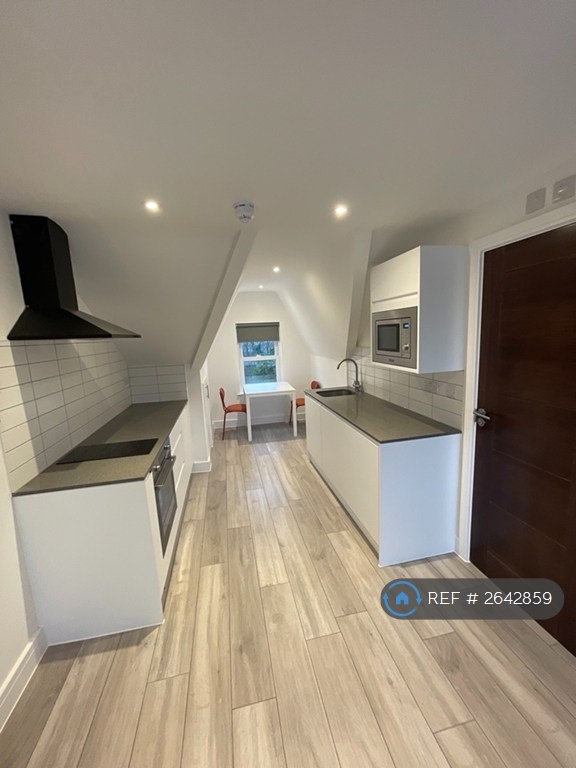 Studio flat in Mountview Road, London, N4 (#2642859)