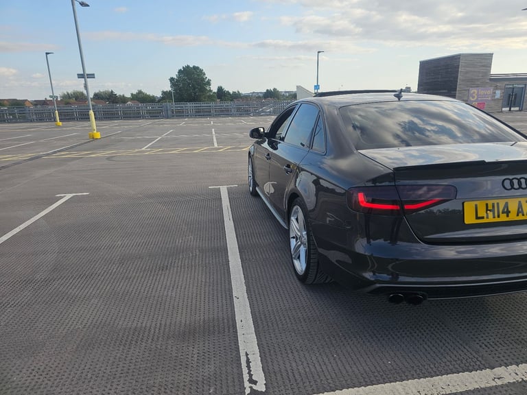 Audi, A4, Saloon, 2014, Semi-Auto, 1984 (cc), 4 doors