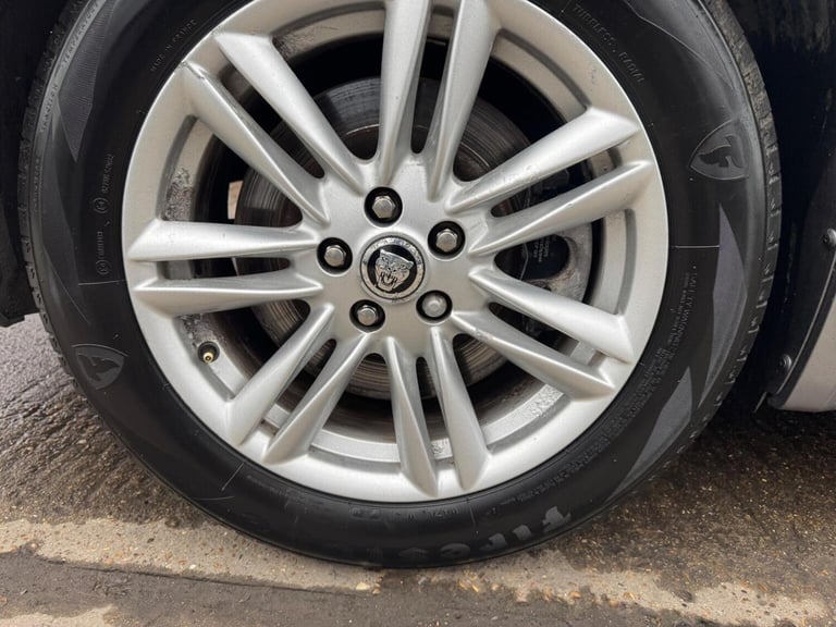 JAGUAR XF 2.2d Luxury Auto Euro 5 (s/s) 4dr 2011