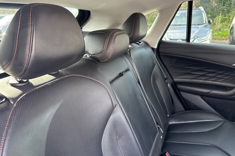 2025 MG MG HS 106290 Hatchback Petrol Manual