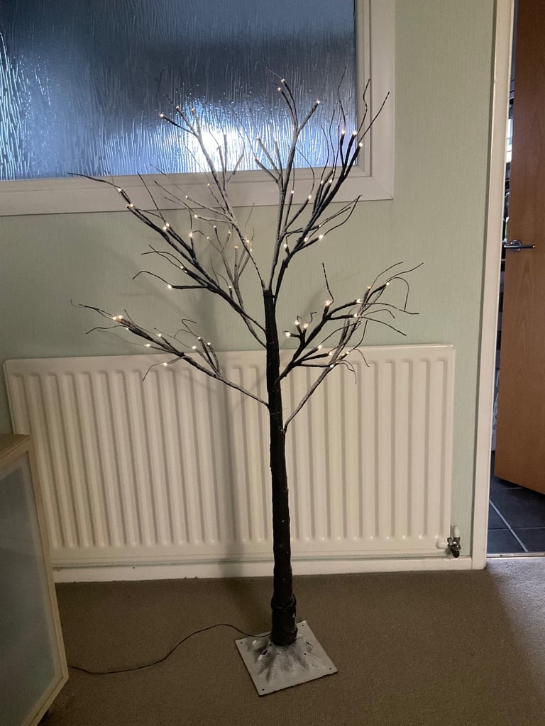 Pre lit 5ft Christmas tree