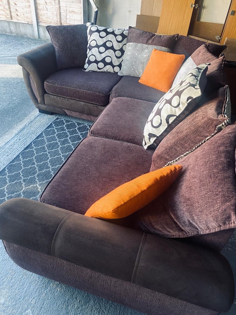 DFS CORNER SOFA VGC - DELIVERY AVAILABLE 