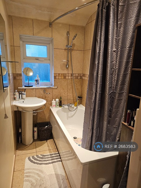 3 bedroom house in Upton Drive, Nottingham, NG5 (3 bed) (#2683583)