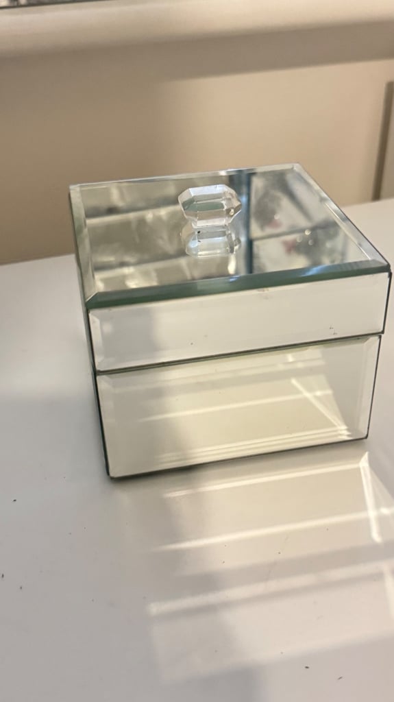 Mirrored square box