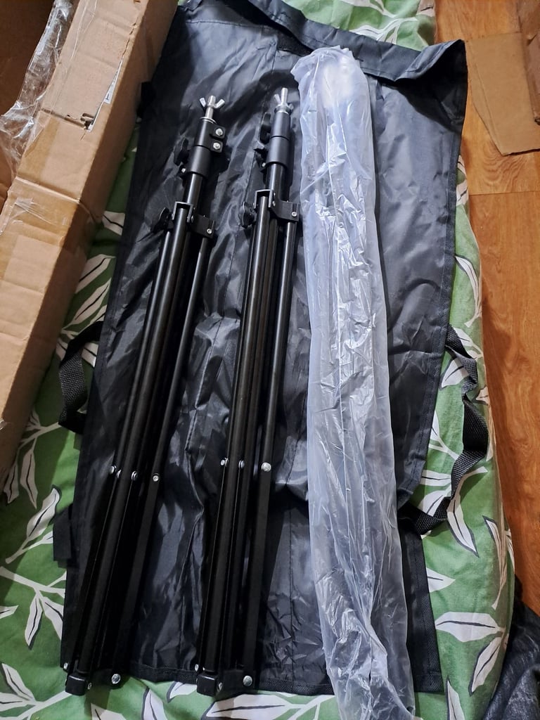 Cam tripods and storage bags