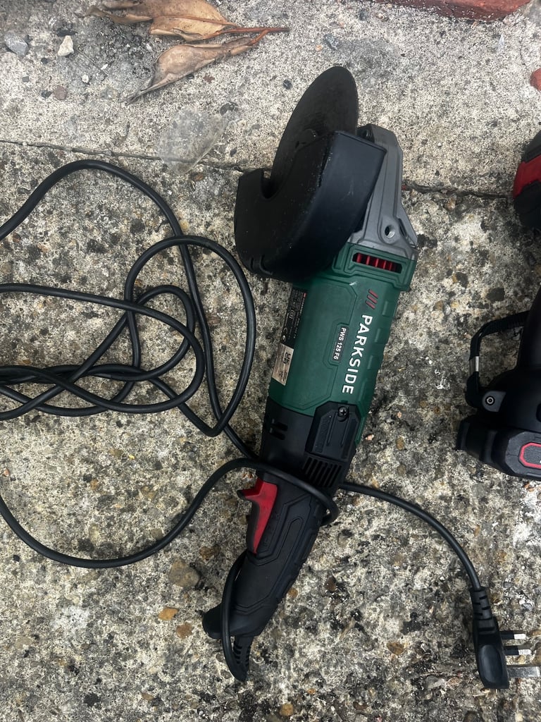 Corded angle grinder 