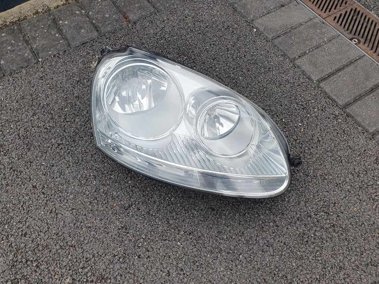 VW Golf MK5 Headlight
