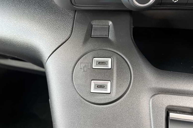 2025 Vauxhall Combo Life Electric 52kWh Design XL MPV 5dr Electric Auto (7.4kW Charger) (136 ps) ...