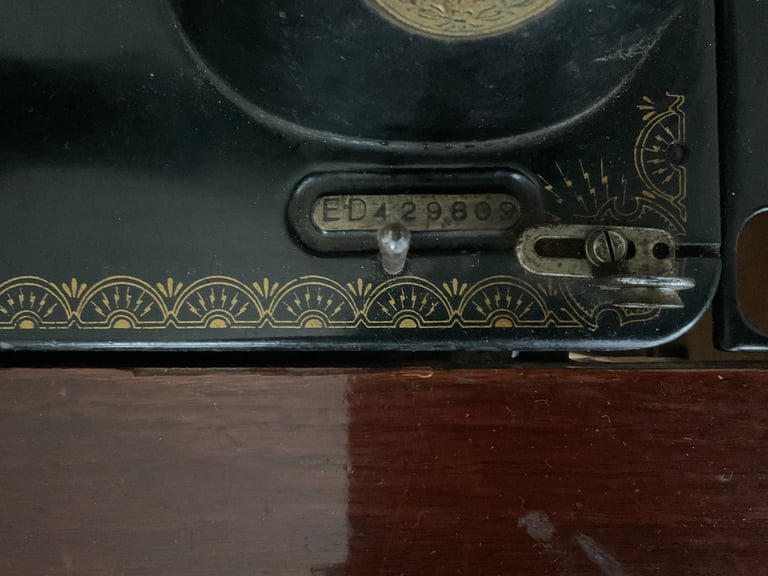 Singer sewing machine vintage
