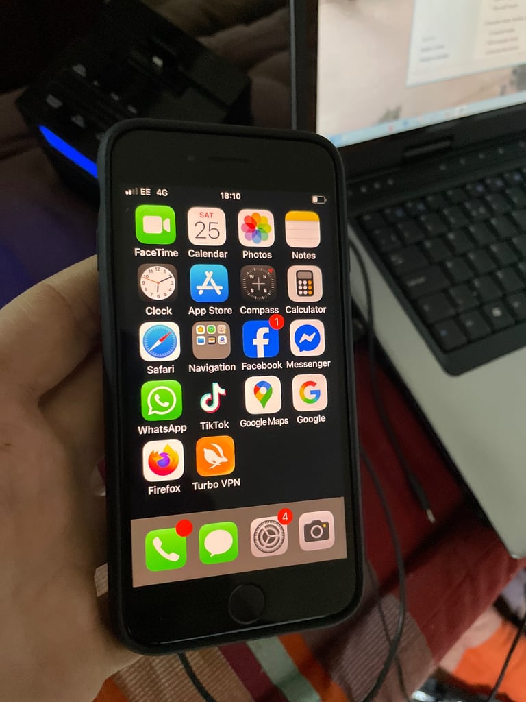 image for Apple iPhone SE 2nd gen. 2020 64GB unlocked black mobile phone with plenty of extras