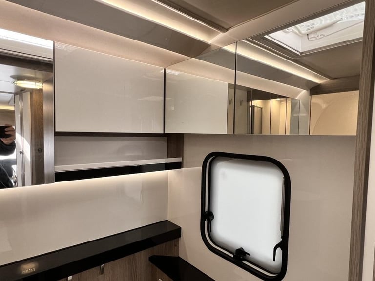 2023 HOBBY Prestige 560 wfu 4 Berth Fixed Bbed End Washroom New 2023