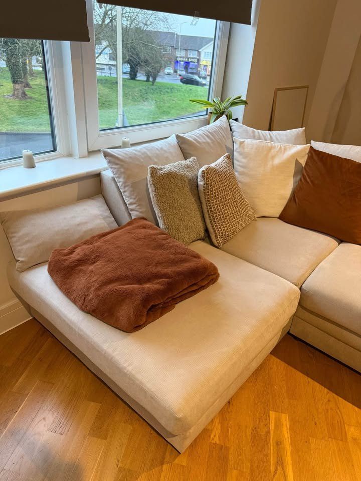 Ultimate Comfort 4seater Hub– Spacious, Durable with Chaise