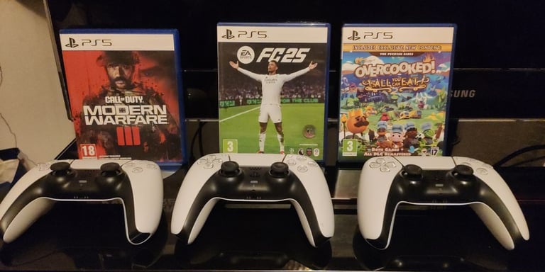 image for Ps5 + 3 controllers + 3 games