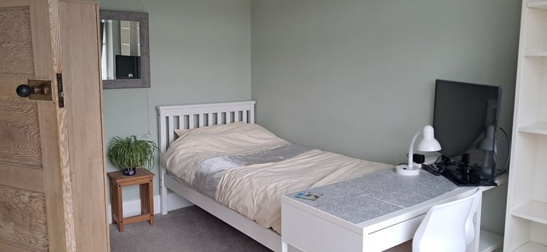 Beautiful single room for rent - females preferred