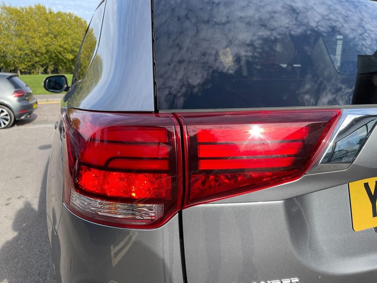 2020 Mitsubishi Outlander 2.4h TwinMotor 13.8kWh Verve CVT 4WD Euro 6 (s/s) 5dr ESTATE Petrol/Ele...