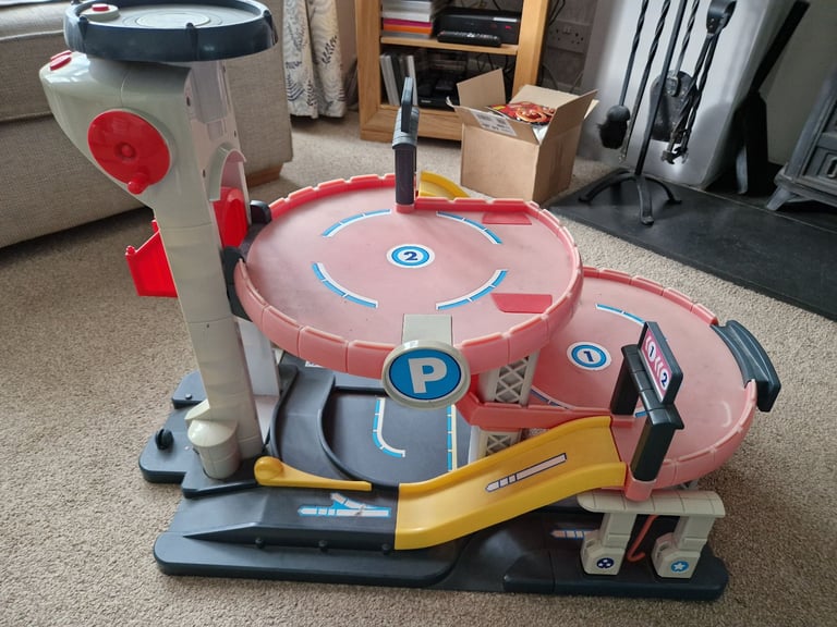 Toy garage