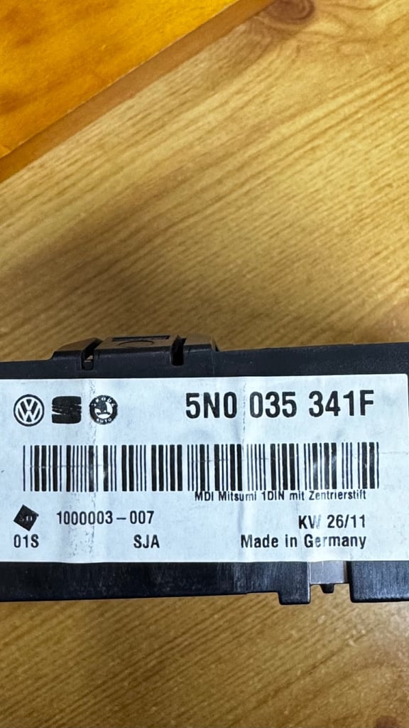 VW Media Unit, SD Card with USB Interface. 3C8035195G/5NO 035 341F
