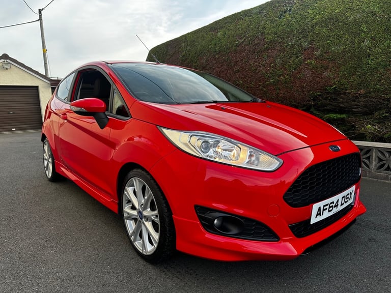 2014 Ford Fiesta STUNNING RACE RED Zetec S Ford Fiesta 3dr  HATCHBACK Petrol Manual