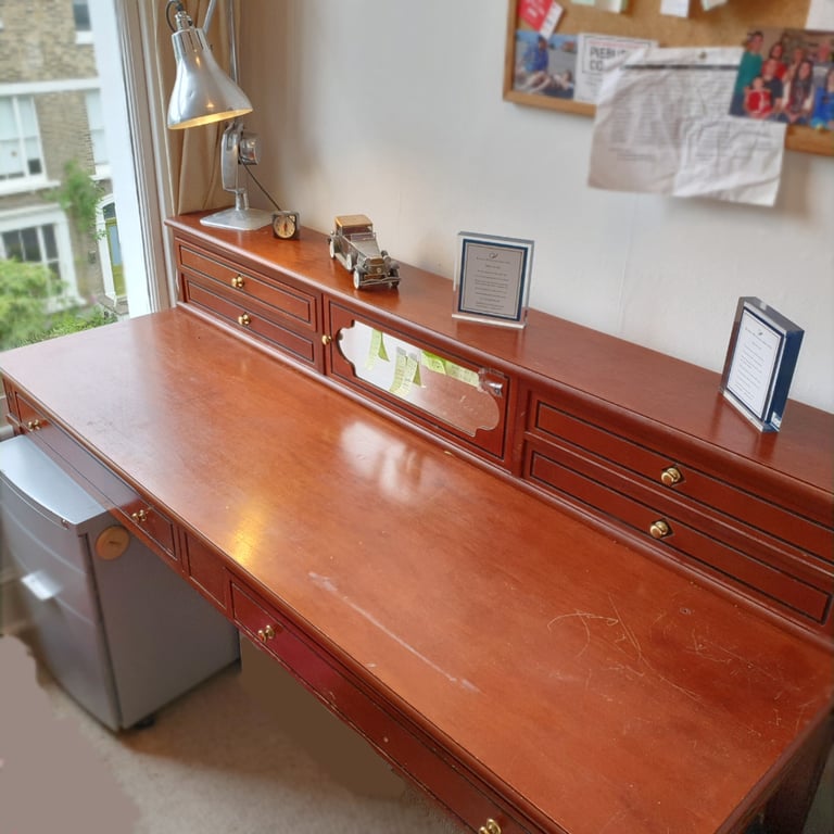 Desk features big work surface, convenient drawers
