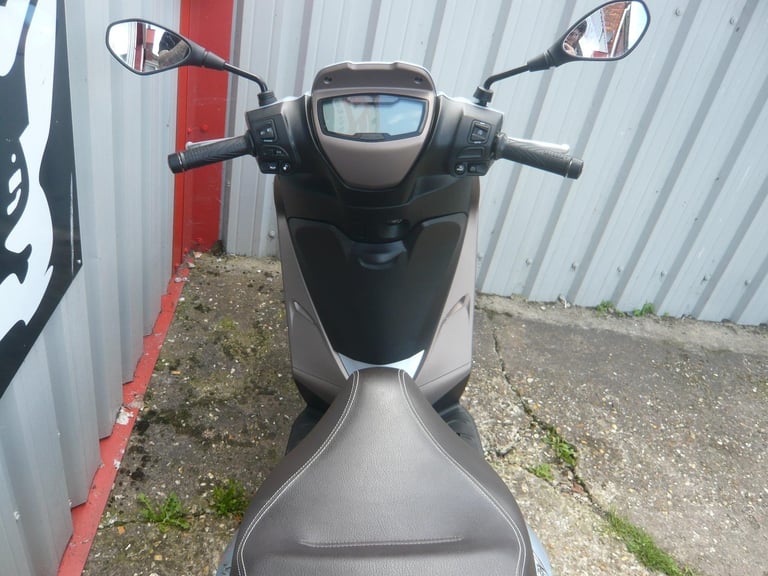 Piaggio Medley 125 2024 SCOOTER LEARNER LEGAL MOPED 50 VISION R RR CB MT YS YBR